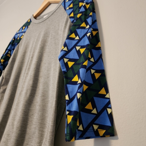 ✨2 for $5✨ Lularoe Casual 3/4 Length Shirt with Colorful Sleeves Size Small - Picture 3 of 6